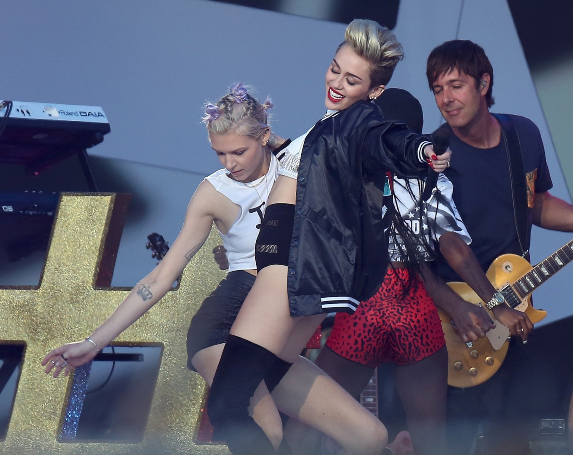 Miley Cyrus in panties  fuck-me boots performing at the Jimmy Kimmel show #75227018