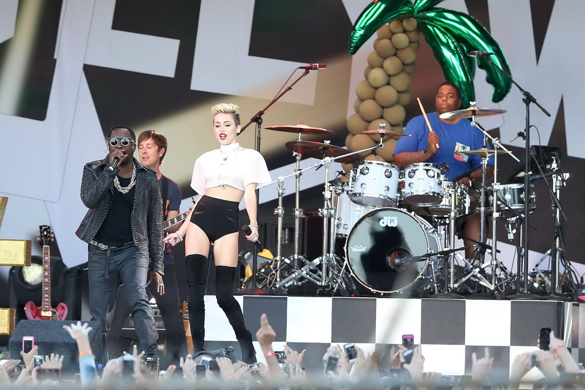 Miley Cyrus in panties  fuck-me boots performing at the Jimmy Kimmel show #75227024