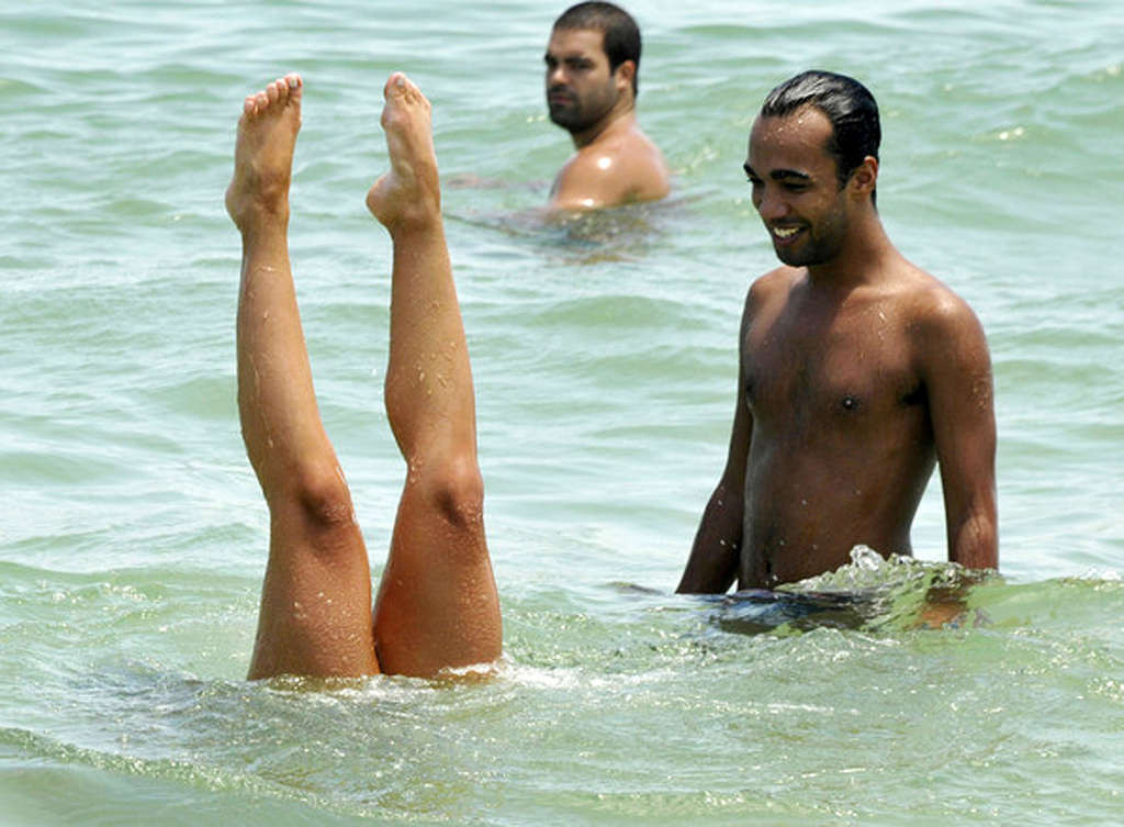 Nicole Bahls zeigt ihren schönen Körper und sexy Arsch im Tanga am Strand
 #75363982