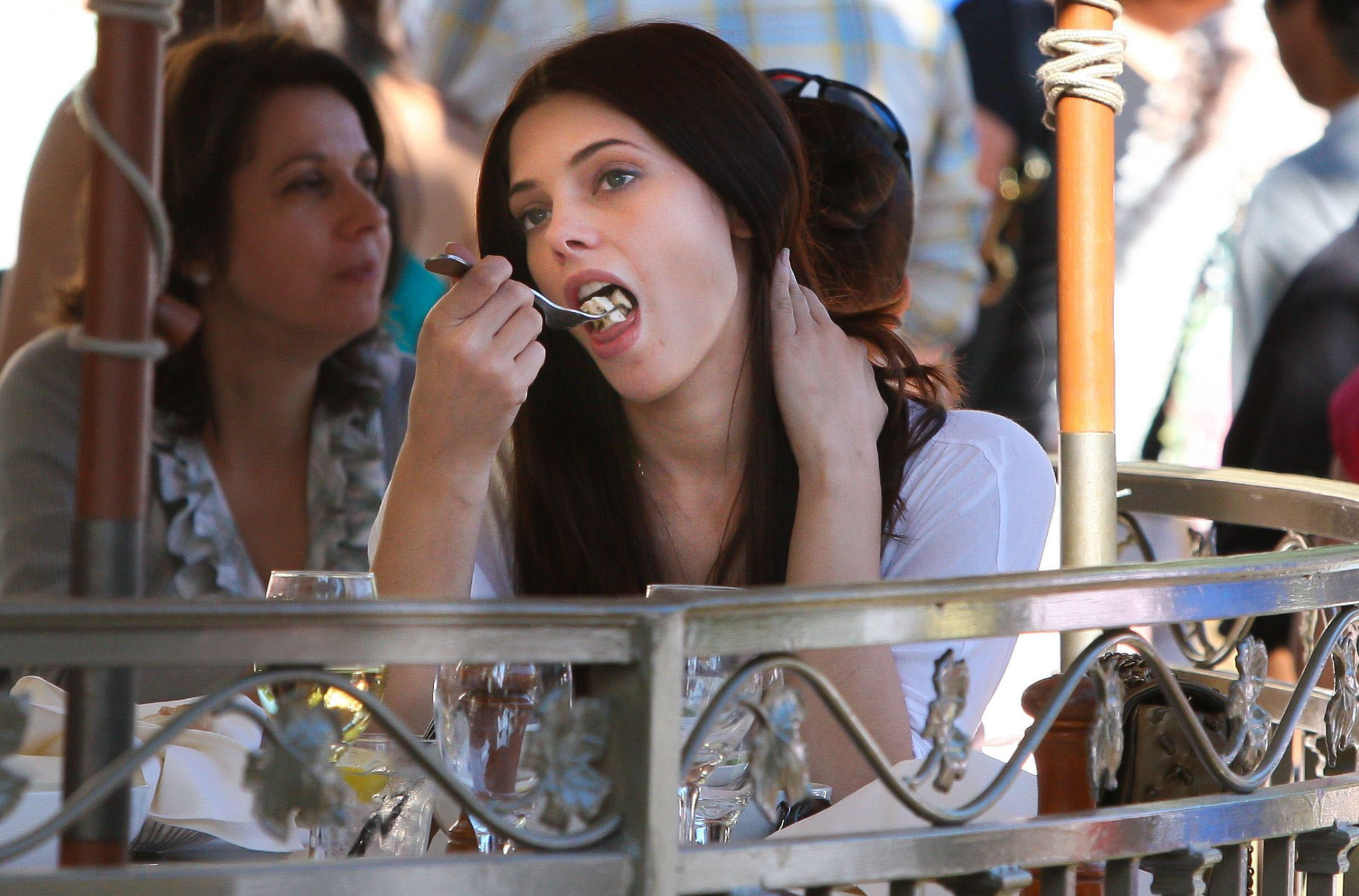 Ashley Greene leggy in denim shorts having lunch at 'La Piazza' in Hollywood #75288609