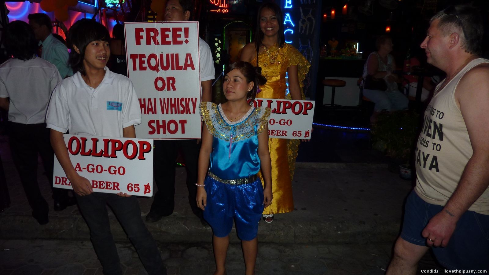 Thai gogo dancer bargirl puttana scopa turista del sesso per soldi asian slut
 #67972635