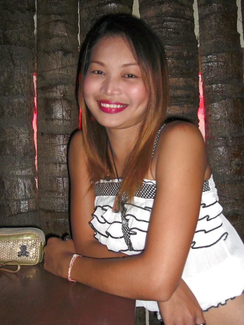 Thai gogo dancer bargirl puttana scopa turista del sesso per soldi asian slut
 #67972674