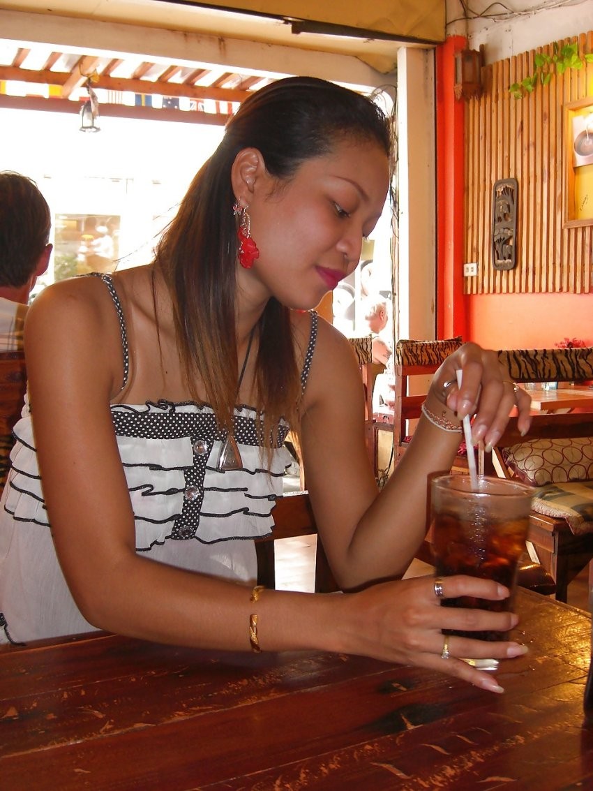 Thai gogo dancer bargirl puttana scopa turista del sesso per soldi asian slut
 #67972675
