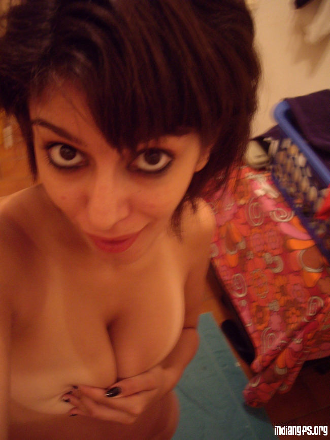 インド人女友達の裸とセックス
 #67111776