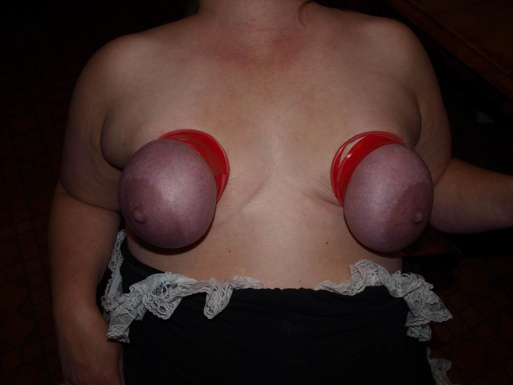 Des seins extrêmement torturés et bondagés
 #71979360