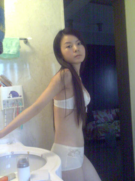 Fotos de chicas orientales calientes y simpáticas
 #68474797