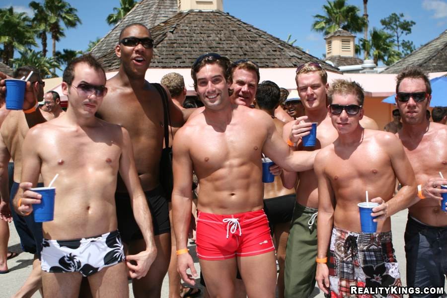 Regardez cette partie de jambes en l'air gay super chaude en plein air avec des garçons au beau cul.
 #76958275