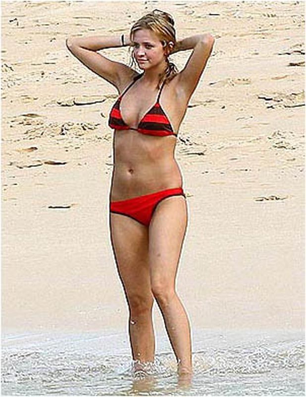 Celeb Ashlee Simpson nipple slip and looks sexy in hot bikini #75400010