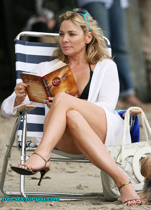 Kim Cattrall showing tits and ass and posing sexy in bikini #75425475