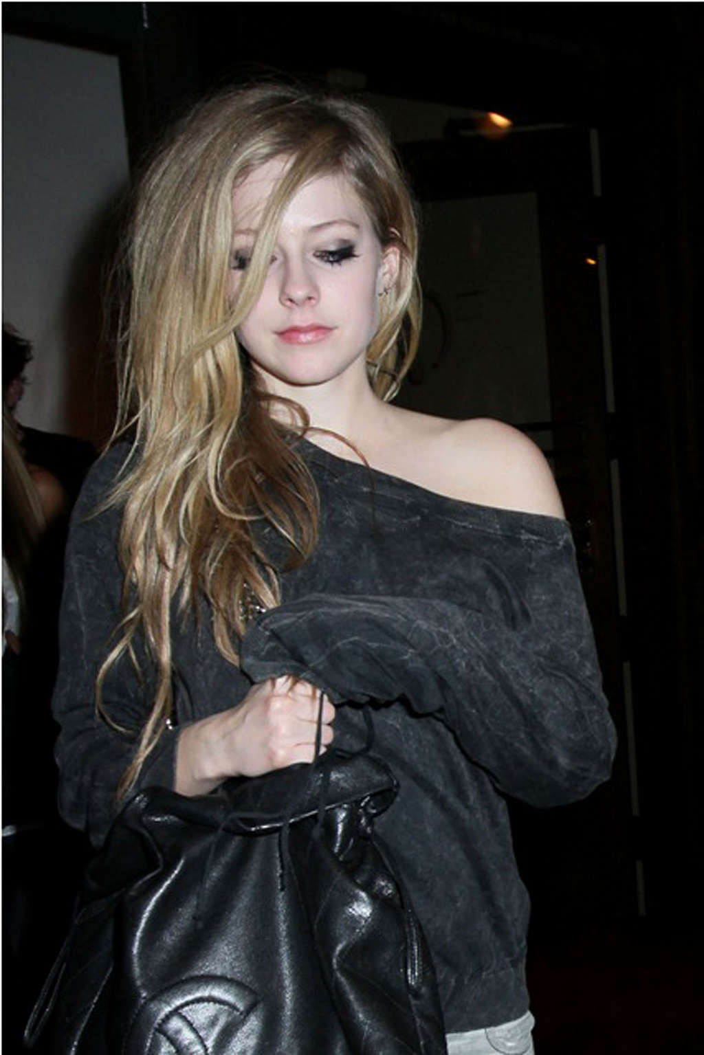 Avril Lavigne looking fucking drunk in some club paparazzo photos #75355213