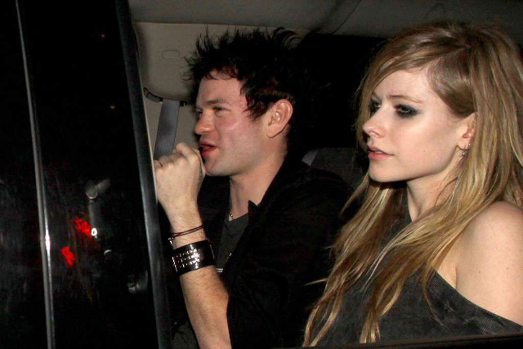 Avril Lavigne looking fucking drunk in some club paparazzo photos #75355249