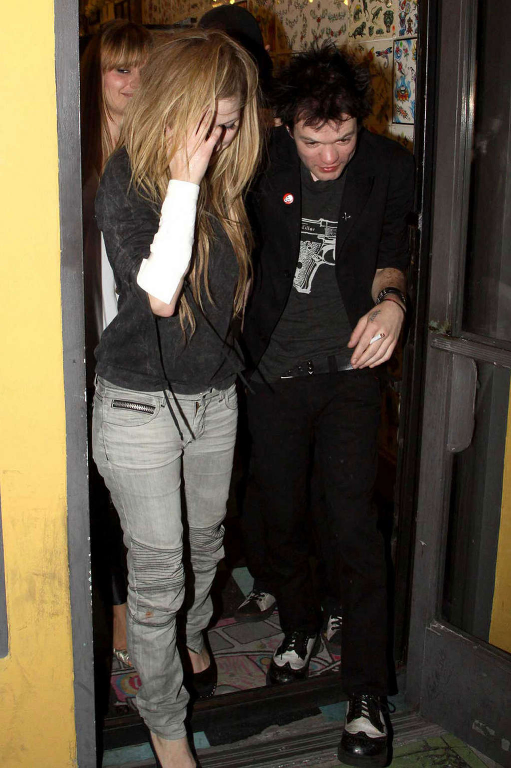 Avril Lavigne looking fucking drunk in some club paparazzo photos #75355286