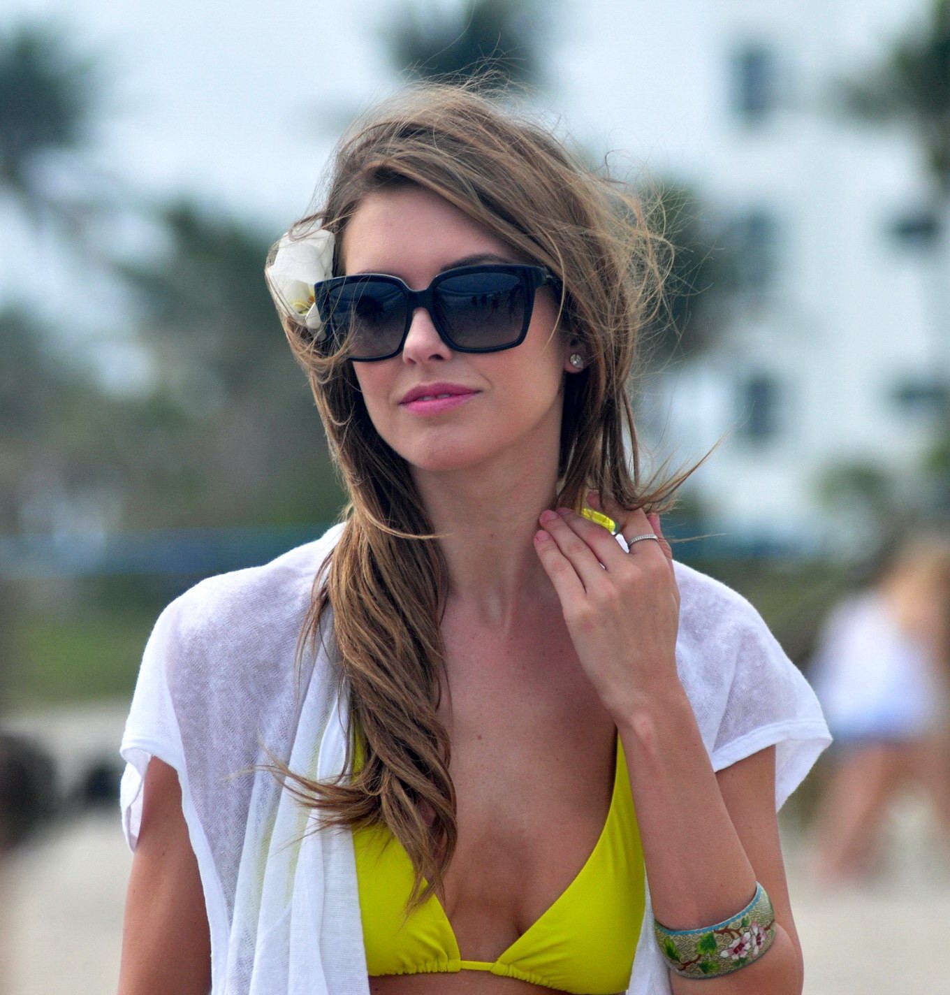 Audrina patridge portant un short jaune en bikini pour le tournage à palm beac
 #75313625
