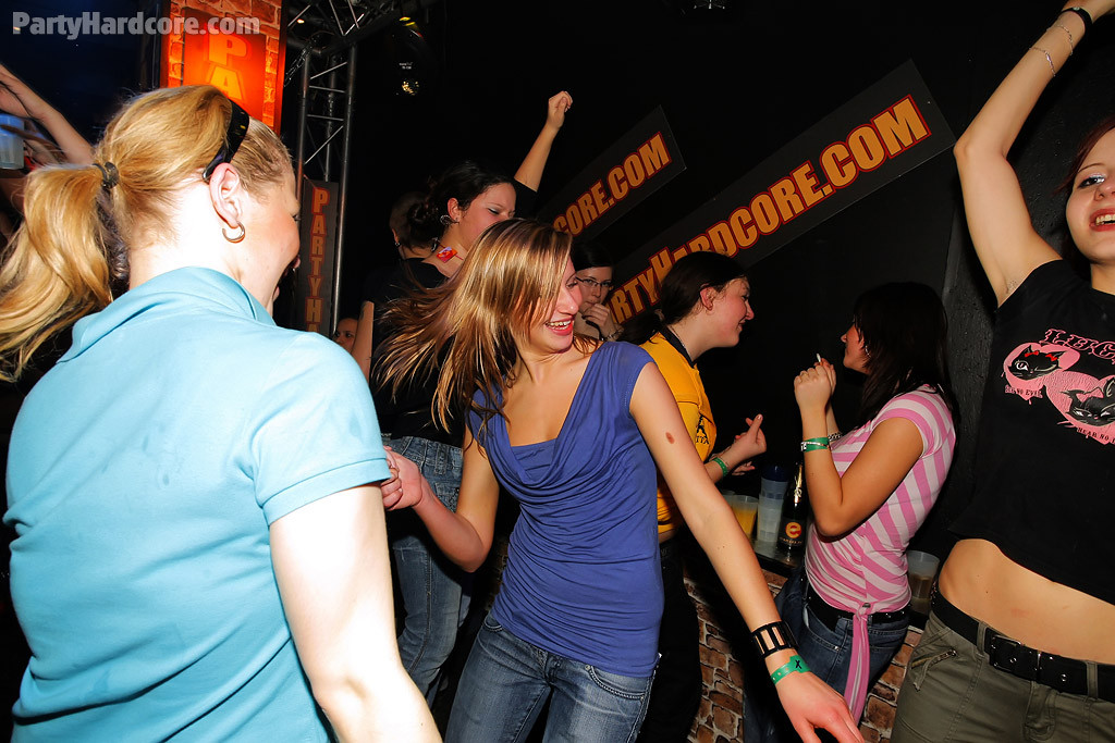 Strippers follando con señoras cachondas
 #74147656