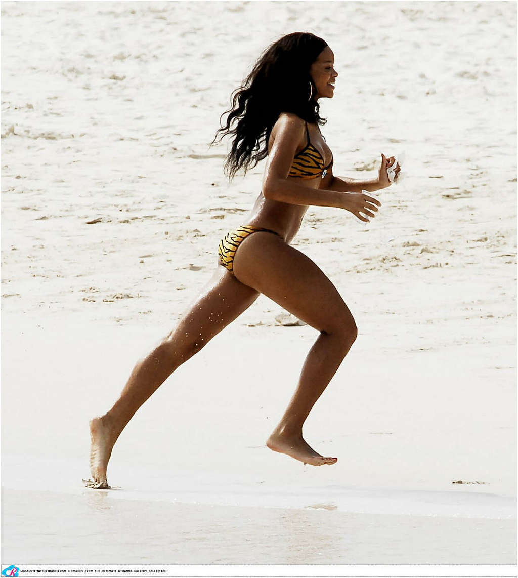 Rihanna showing perfect body and sexy ass in bikini on yaht #75365205