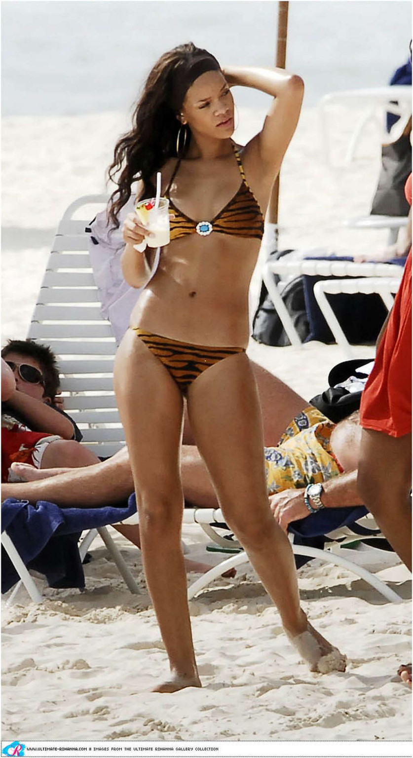Rihanna showing perfect body and sexy ass in bikini on yaht #75365221