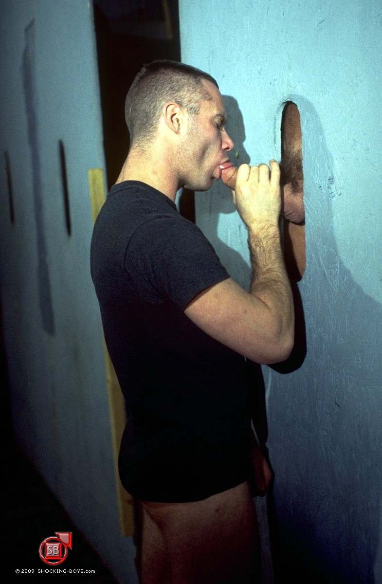 Junge und hübsche Jungs ficken sich gegenseitig, sie reißen sich gegenseitig die Arschlöcher auf, sie lic
 #76951039