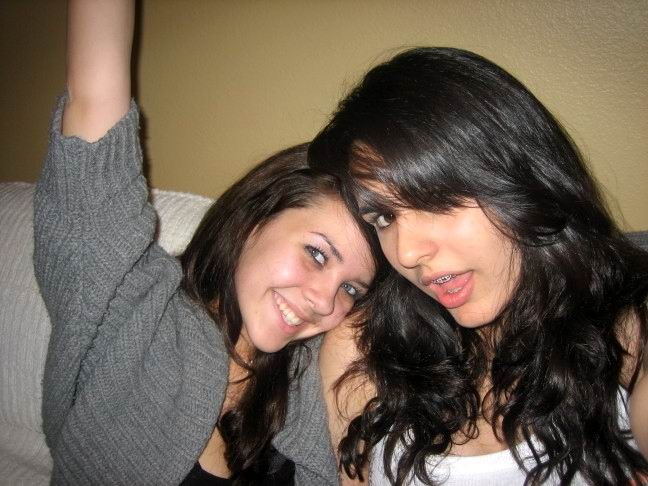 Amateur Teens zeigen ihre Hintern in Tangas
 #67977079