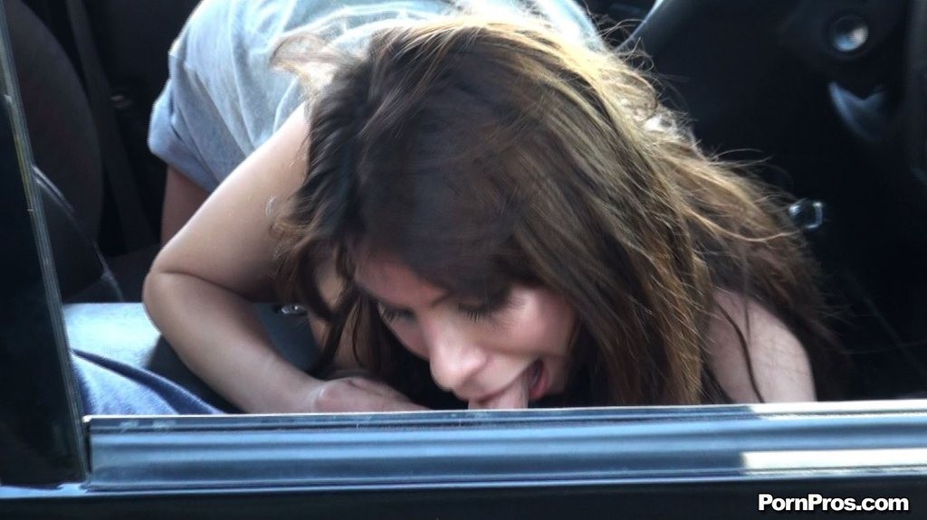 Alexa nicole se pone pervertida con una polla dura en un coche
 #74555664
