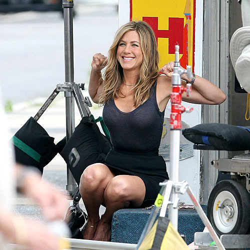 Jennifer Aniston che mostra le sue belle tette e foto paparazzi upskirt
 #75391941