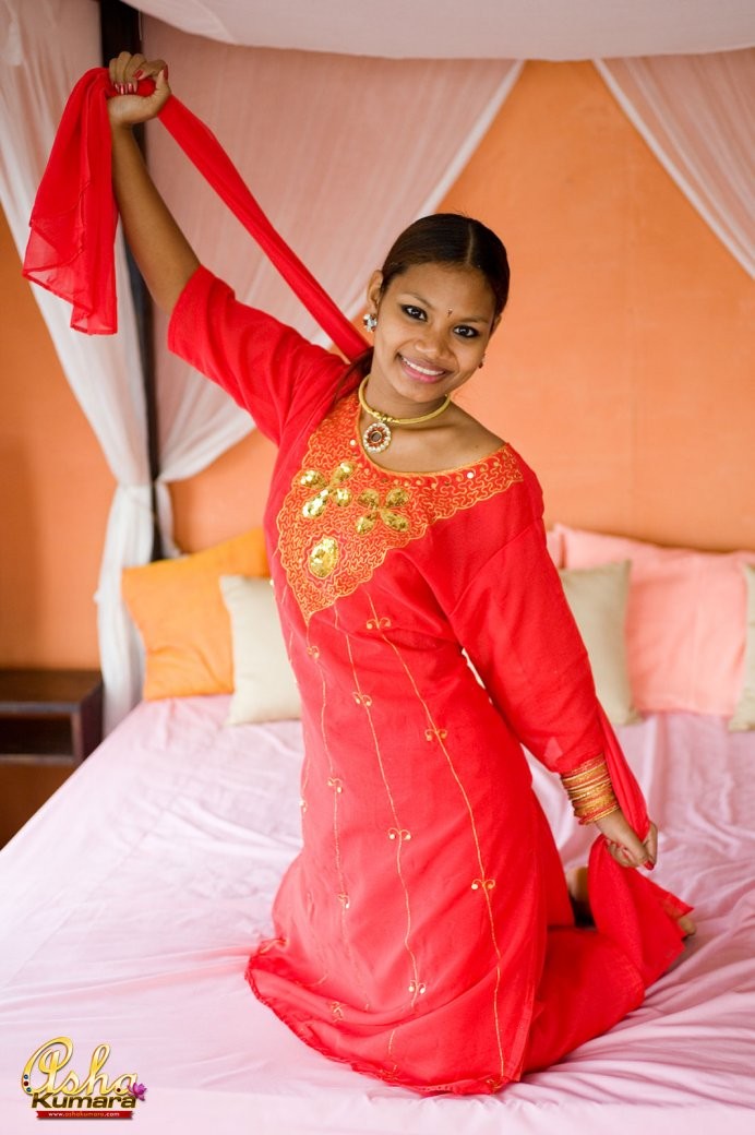 Sexy indiana che espone la sua figa rosa stretta
 #77771297