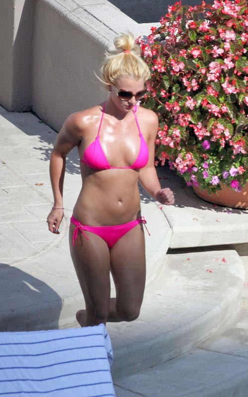 Britney spears sexy tetas y culo en bikini
 #75383315