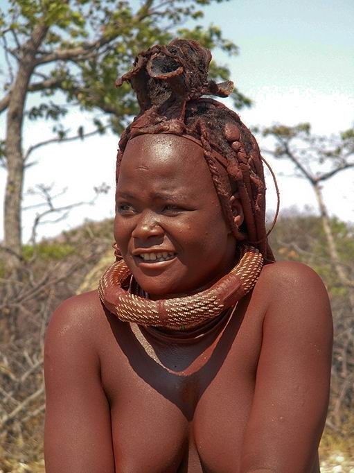 Tribù africane reali che posano nude
 #67112678