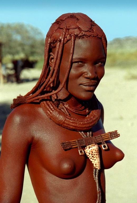 裸でポーズをとるアフリカの部族
 #67112785