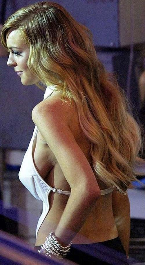 Lindsay lohan molto sexy bikini e capezzolo scivolare foto paparazzi
 #75280051