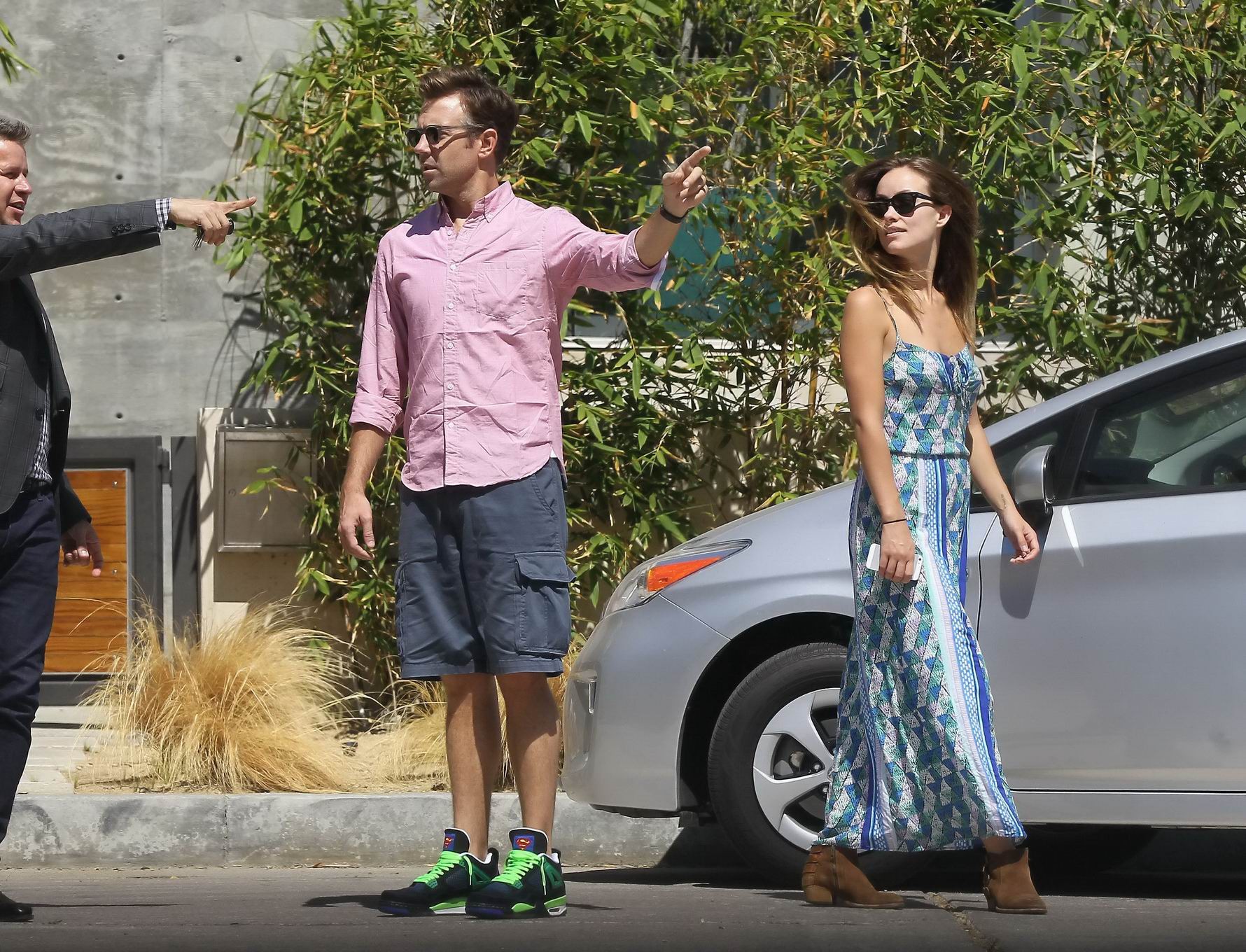 Olivia Wilde braless in a low cut colorful maxi dress looking for a house in Los #75218523