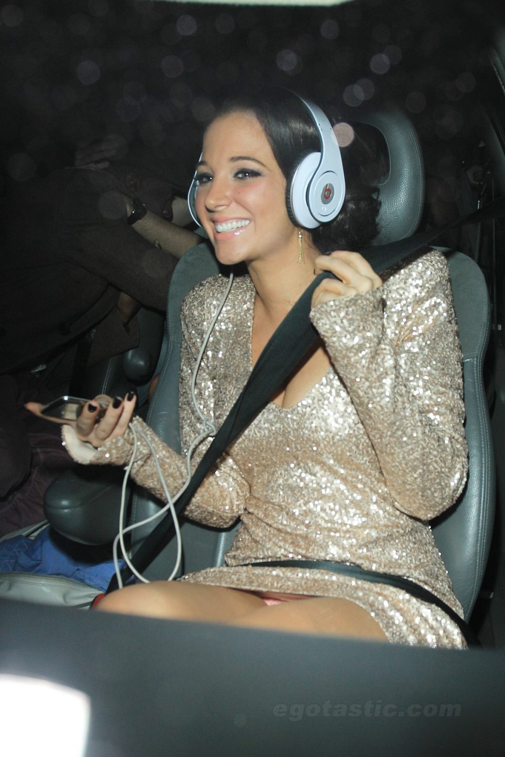 Tulisa Contostavlos che mostra le sue mutandine fuori da un nightclub a Londra
 #75282471