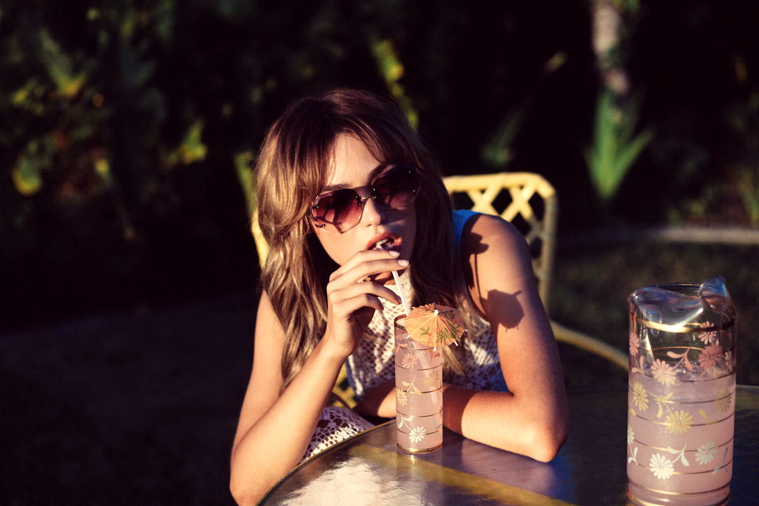 Cora keegan con un traje transparente en la película "Last Daze".
 #75185882