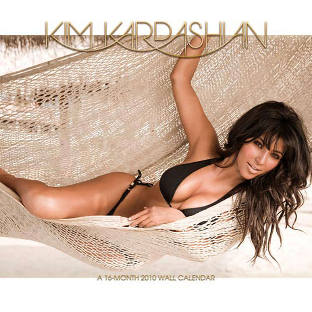 Kim kardashian mostrando su gran culo y grandes tetas y fotos de paparazzi con falda
 #75359535