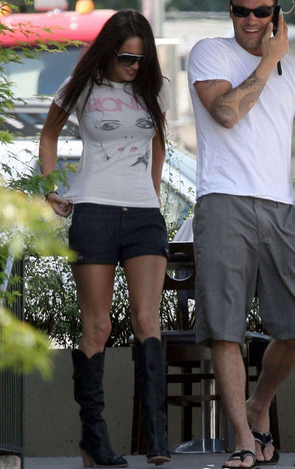 Megan fox montre son corps sexy et ses jolis seins
 #75357083