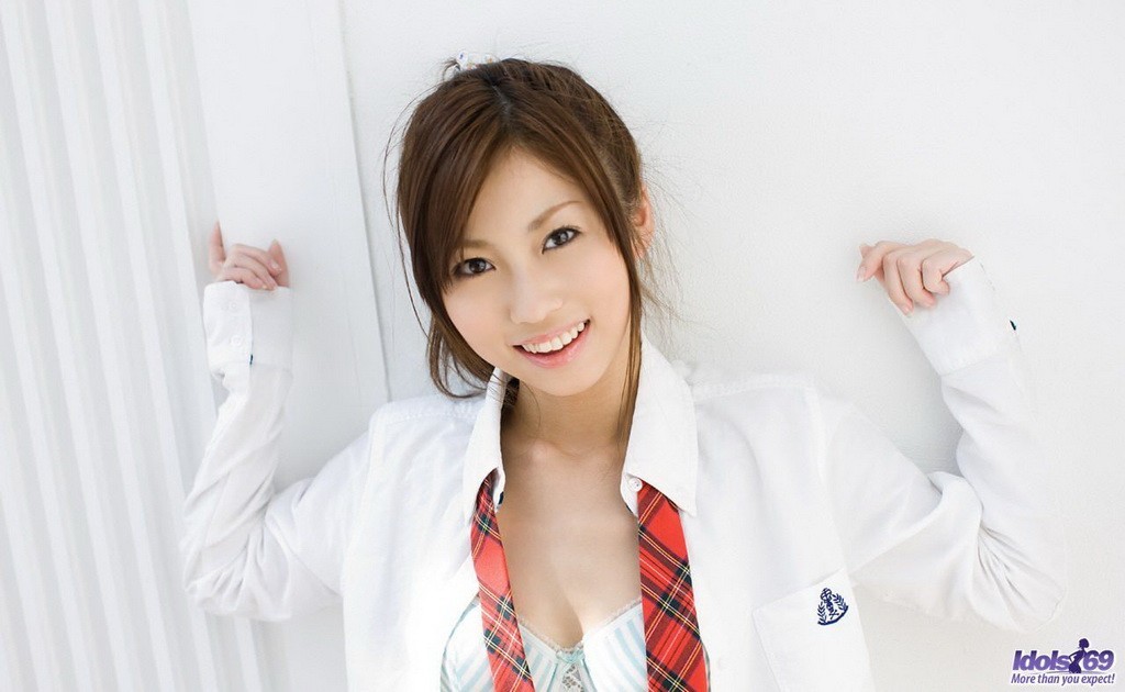 Asian schoolgirl Risa Chigasaki strips showin body #69771150