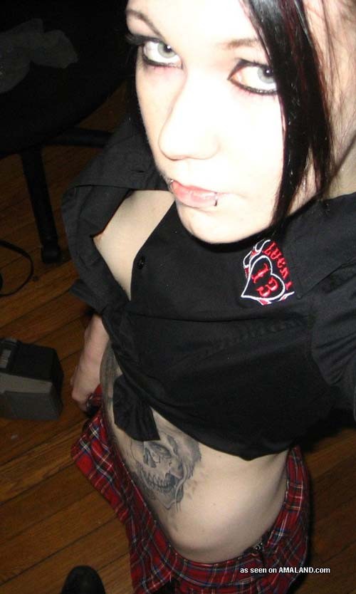 Hot and sexy amateur goth babe #68299873