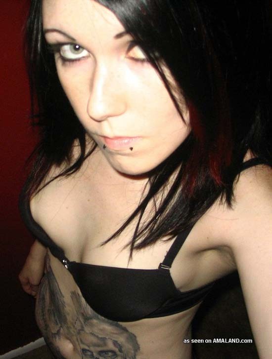Hot and sexy amateur goth babe #68299892