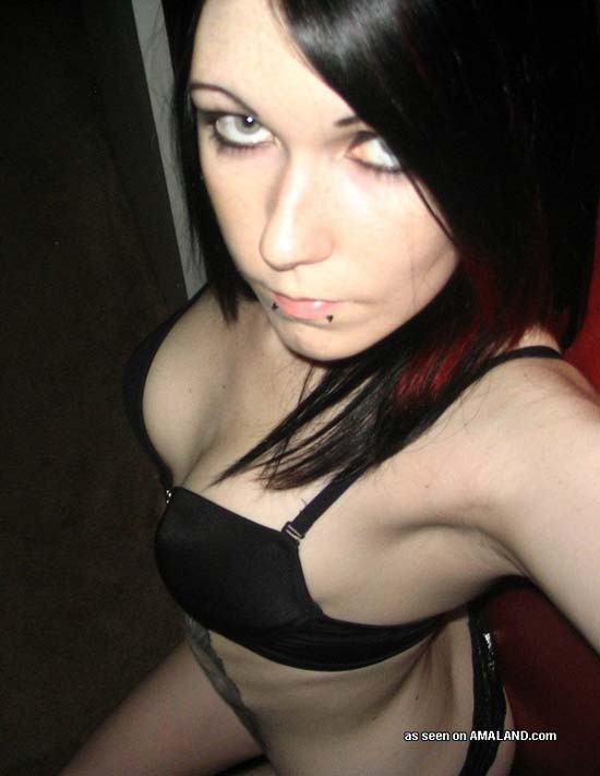 Hot and sexy amateur goth babe #68299949