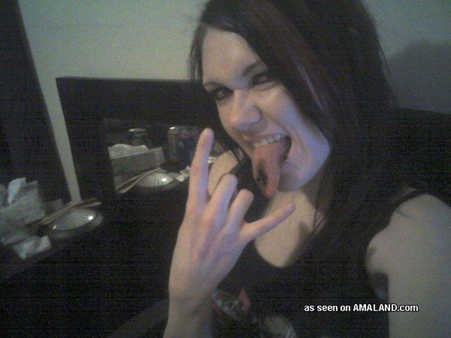 Hot and sexy amateur goth babe #68299956