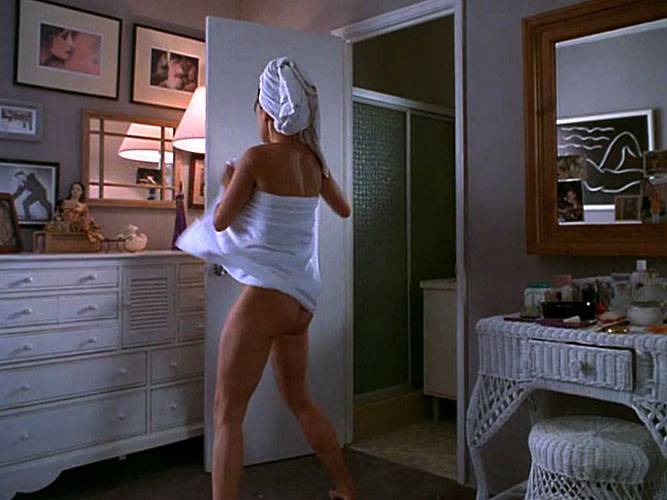 Demi moore mostrando sus grandes tetas al desnudo en las tapas de las películas
 #75397970