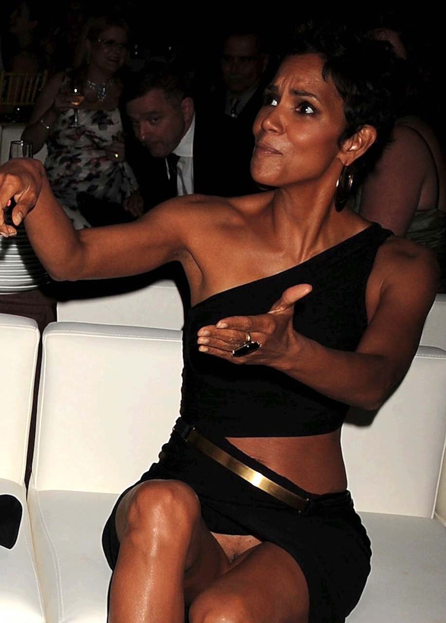 Halle Berry flashing her bare pussy upskirt in mini skirt and very leggy paparaz #75302630