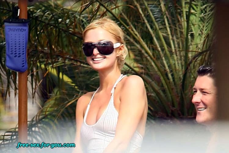 Paris Hilton showing bald pussy and tits to paparazzi #75432560