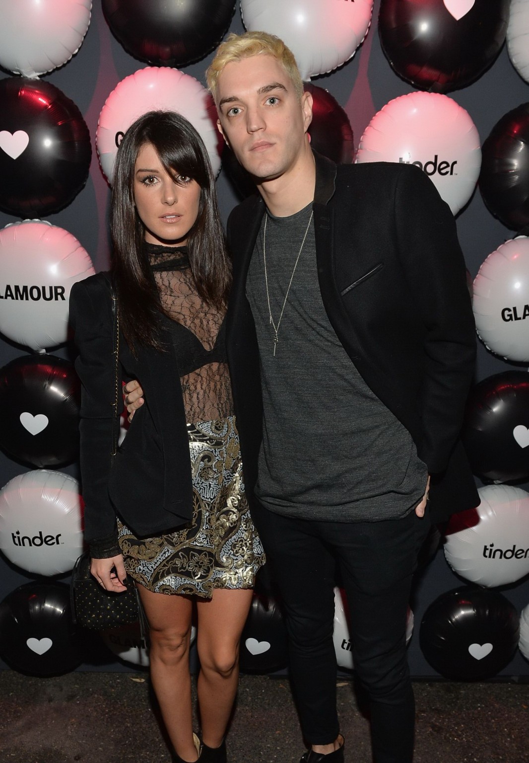 Shenae Grimes trasparente al reggiseno alla festa di Tinder dei cuori glamour a Hollywood
 #75205705