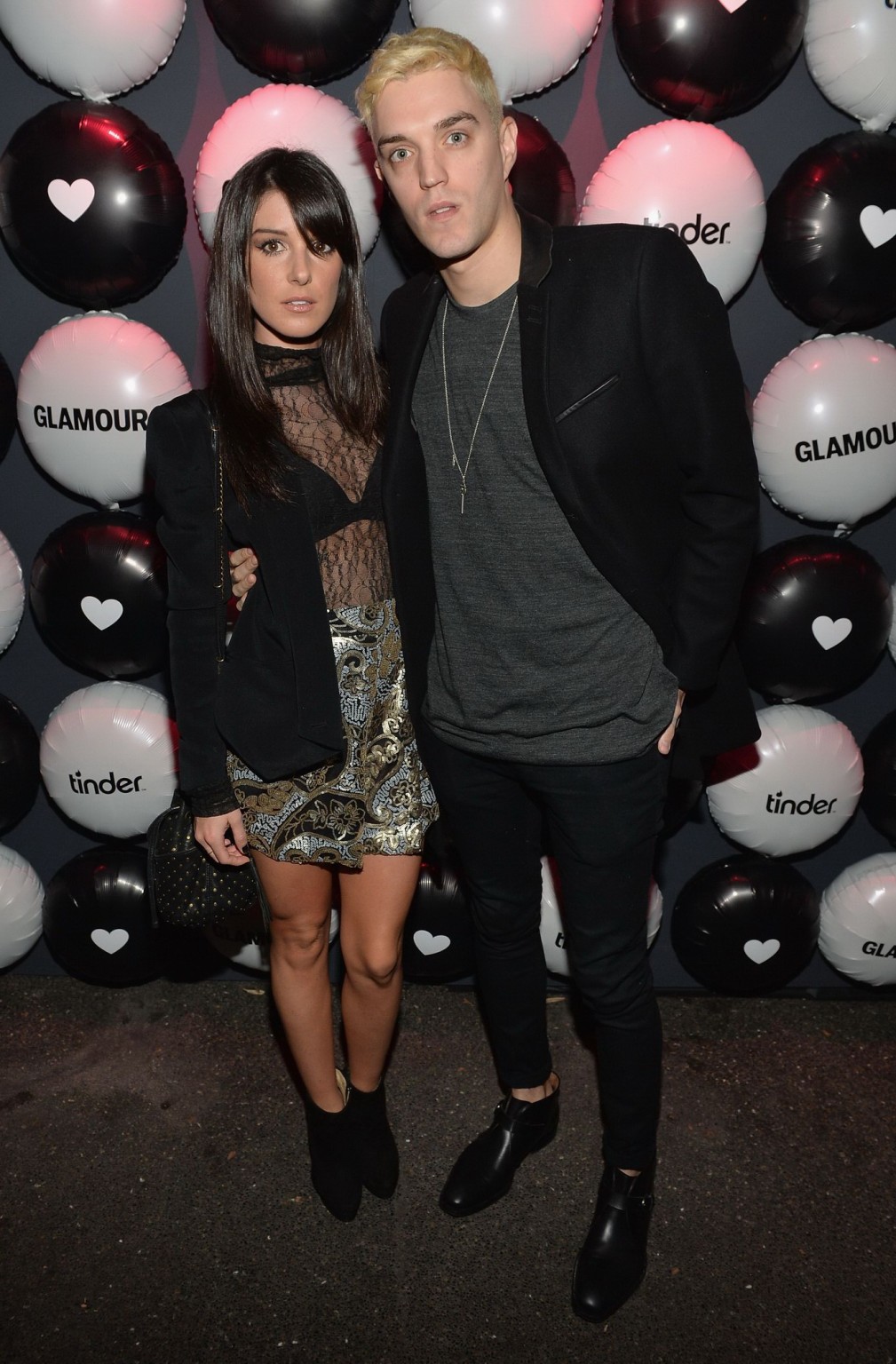 Shenae grimes im durchsichtigen bh auf der glamour hearts tinder party in hollywood
 #75205720