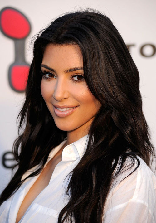 Kim Kardashian mostrando le sue foto upskirt mutandine paparazzi e in posa in stoc
 #75391886