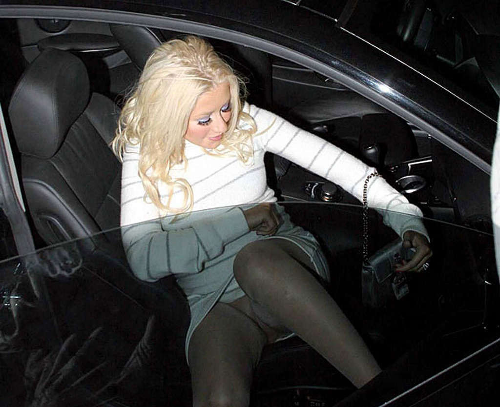 Christina Aguilera with long blonde hair and showing her pussy and ass #75354980