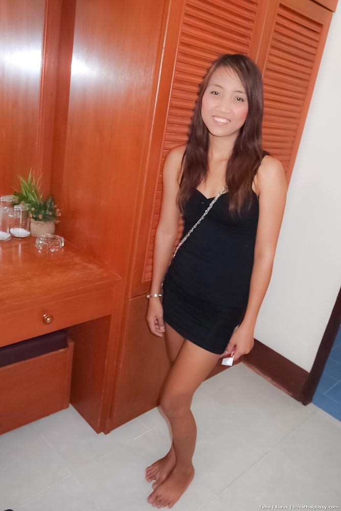 Happy thai bargirl avec des petits seins teha baisé bareback pour l'argent
 #68320783