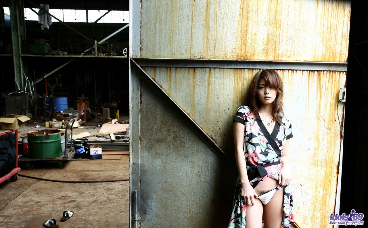 Una zorra japonesa expone sus firmes tetas para un teaser
 #69918161