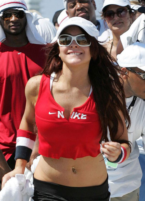 Celeb lindsay lohan posando muy caliente y sexy
 #75428149