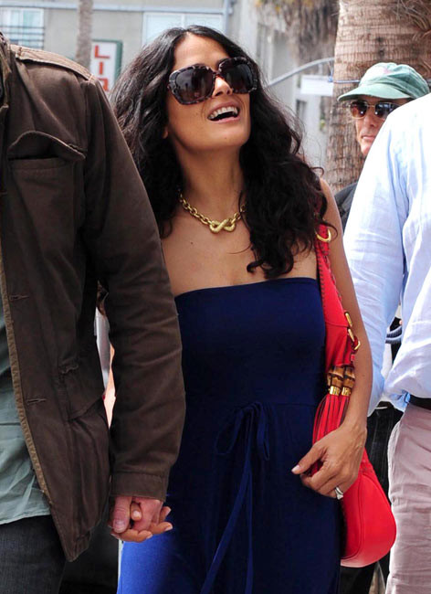 Salma Hayek showing her nice milf big boobs #75380873